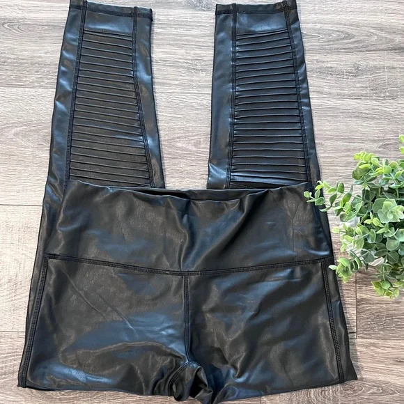 7 For All Mankind Black Faux Leather Moto Leggings NWOT Size L - Picture 5 of 16
